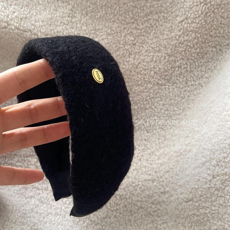 Широкая шерстяная повязка на голову Gold Label для женщин - Дизайн 2025 года с высоким давлением на макушку, идеально подходит для повседневной носки осенью/зимой