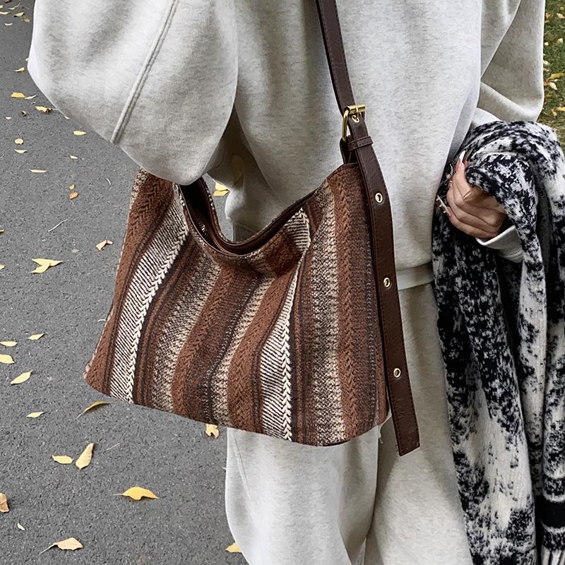 Женская сумка-тоут большого размера для поездок на работу, новая коллекция 2025, высококлассная, модная в стиле ретро, замшевая сумка через плечо, большая вместительная сумка-тоут