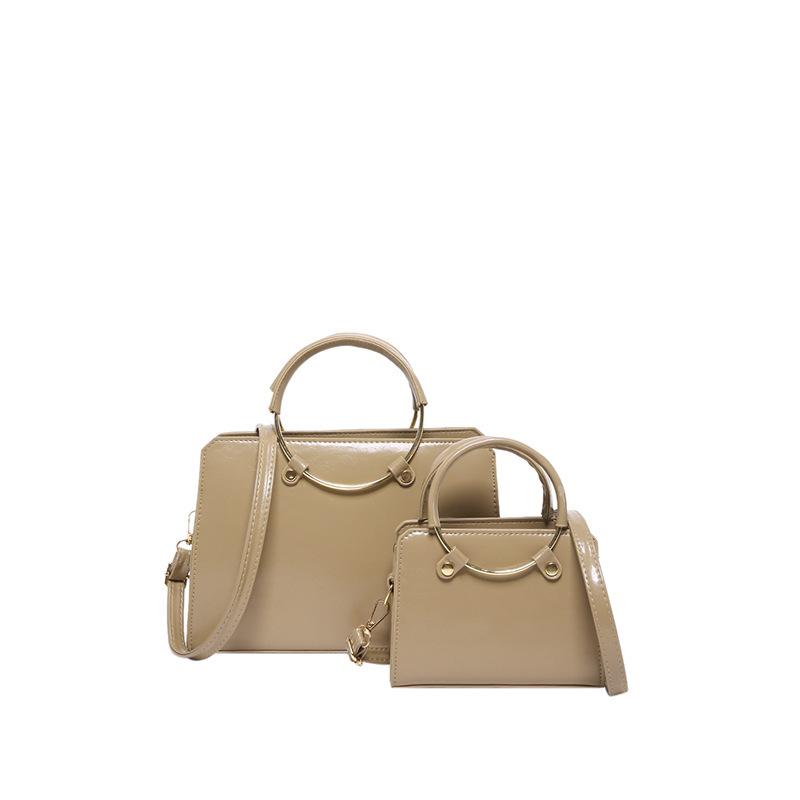 Женские сумки женские большой вместимости 2025 новые в иностранном стиле женские сумки простой тренд мода портативная плечевая маленькая квадратная сумка