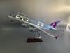 Модель самолета A380 авиакомпании Qatar Airways с двойными дверями, подсветкой и колесами - Реалистичный статический авиационный орнамент