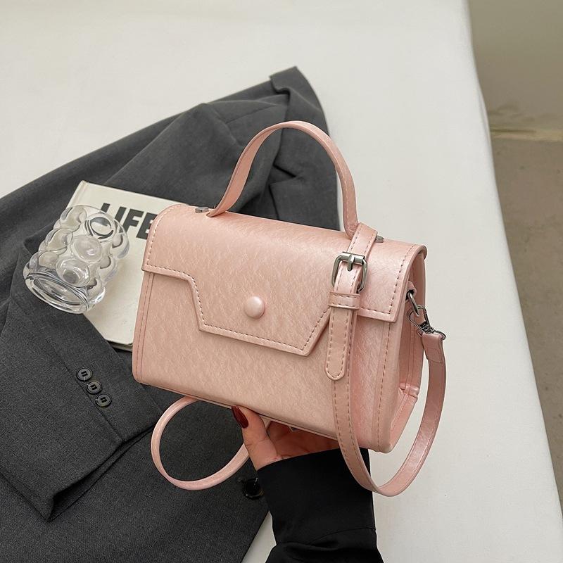 Модная портативная маленькая квадратная сумка женская сумка новая нишевая сумка для通勤 высокого класса универсальная на плечо сумка-мессенджер