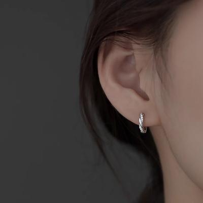 Серьги-волны Простые серьги-кольца Модные серьги Женские Легкая роскошь Осенне-зимние модели Серьги Женские Элегантные аксессуары Классические Повседневные украшения