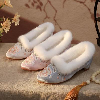 Manruo 2024 Зимние туфли в пекинском стиле с бархатной подкладкой из вышитого атласа