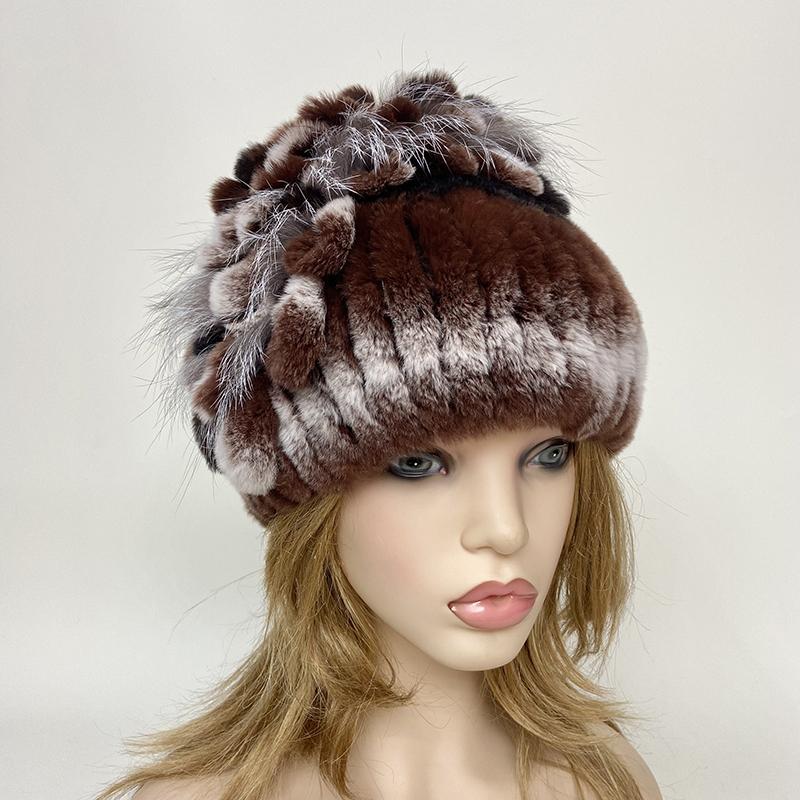 Сохраняйте уют этой зимой с нашей женской шапкой из кроличьего меха, модной и теплой