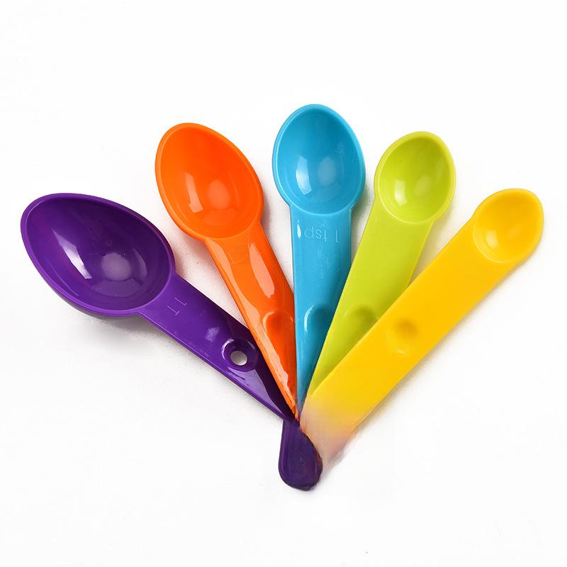 Набор из 4 пластиковых мерных ложек для выпечки со шкалой