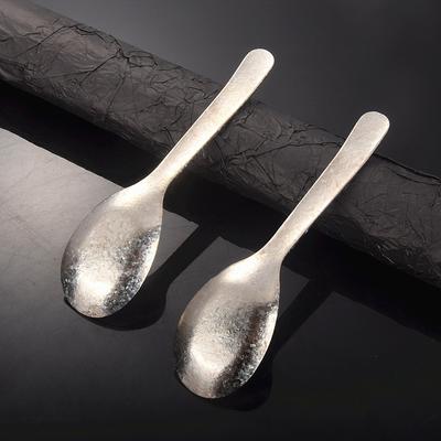 Бытовая десертная ложка с длинной ручкой и плоским дном