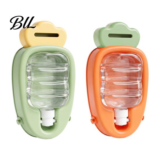 Portable Dog Water Bottle 450ml Pet Travel Bottle, Carrot Shape with Adjustable Strap, Durable Plastic Feeder Cup for Puppy Cat Summer Outdoor Walking