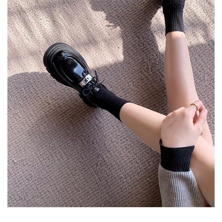 Кожаные лоферы женские весна и осень шнуровка платформа танкетка туфли на низком ходу британский стиль черные маленькие кожаные туфли 827