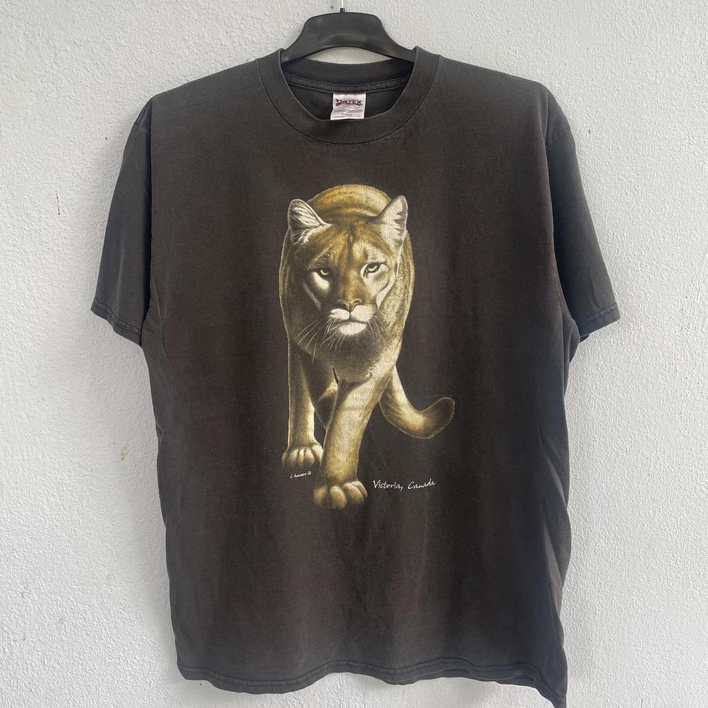 Vintage 90s Victoria Canada Mountain Lion Black T-Shirt – Retro Prowling Cougar Wildlife Graphic Tee – Nature Souvenir Apparel