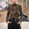 Женский флисовый топ-водолазка с леопардовым принтом: Универсальная, стройнящая, с длинным рукавом базовая одежда для осени/зимы.