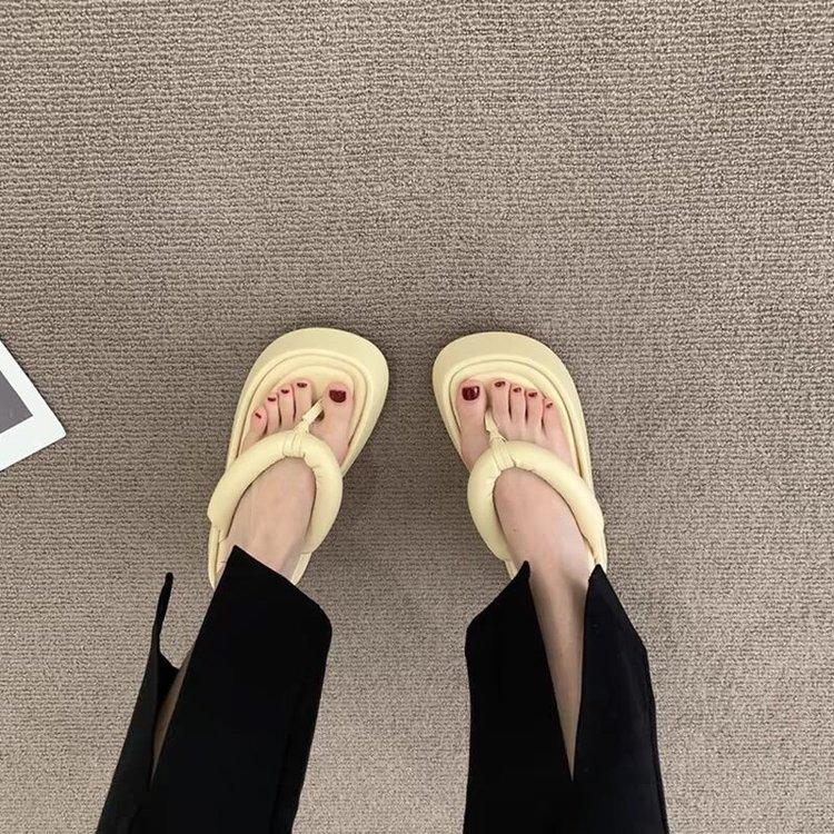Cool slippers women's summer outer wear thick-soled flip-flops 2025 new summer beach seaside toe bread bubble slippers