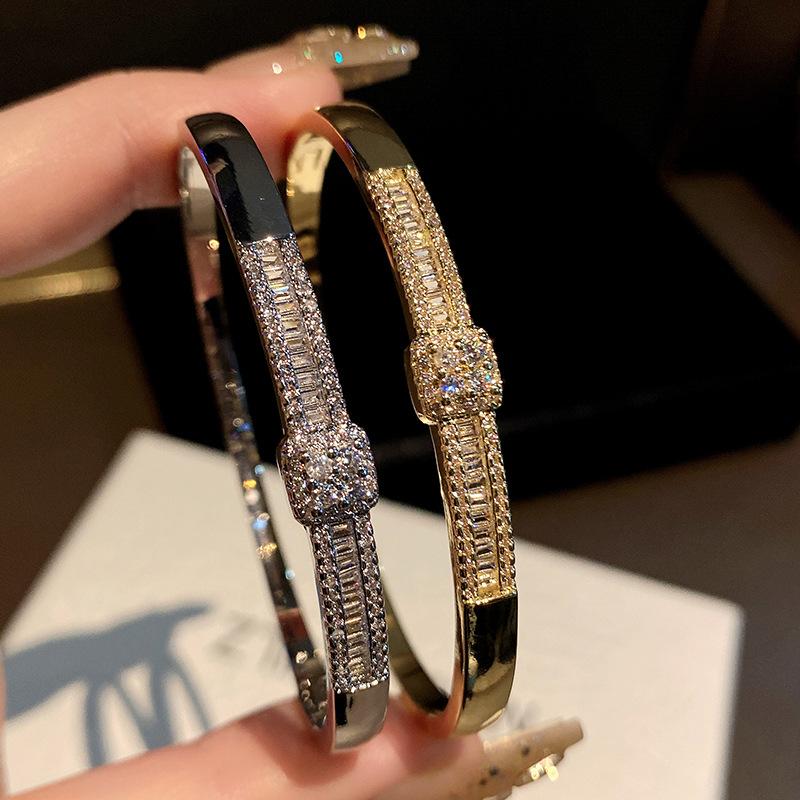 Fashionable T-shaped Zircon Bracelet Outside, Simple and Versatile, Personalized Women's Bracelet