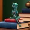 Фигурка пришельца с бокалом вина Забавная статуэтка из смолы Декор для полки в доме Необычный подарок на Хэллоуин Уникальное украшение для комнаты