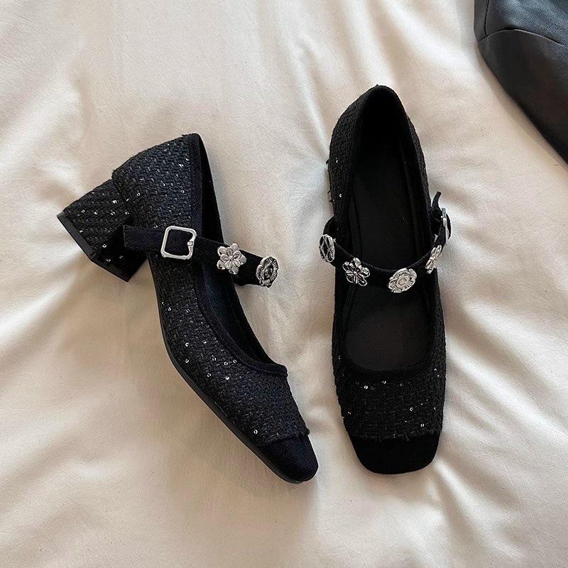 Французские толстые каблуки маленькие ароматные одинарные туфли женские туфли 2025 ранняя весна с юбкой пайетки розовые вечерние туфли Мэри Джейн