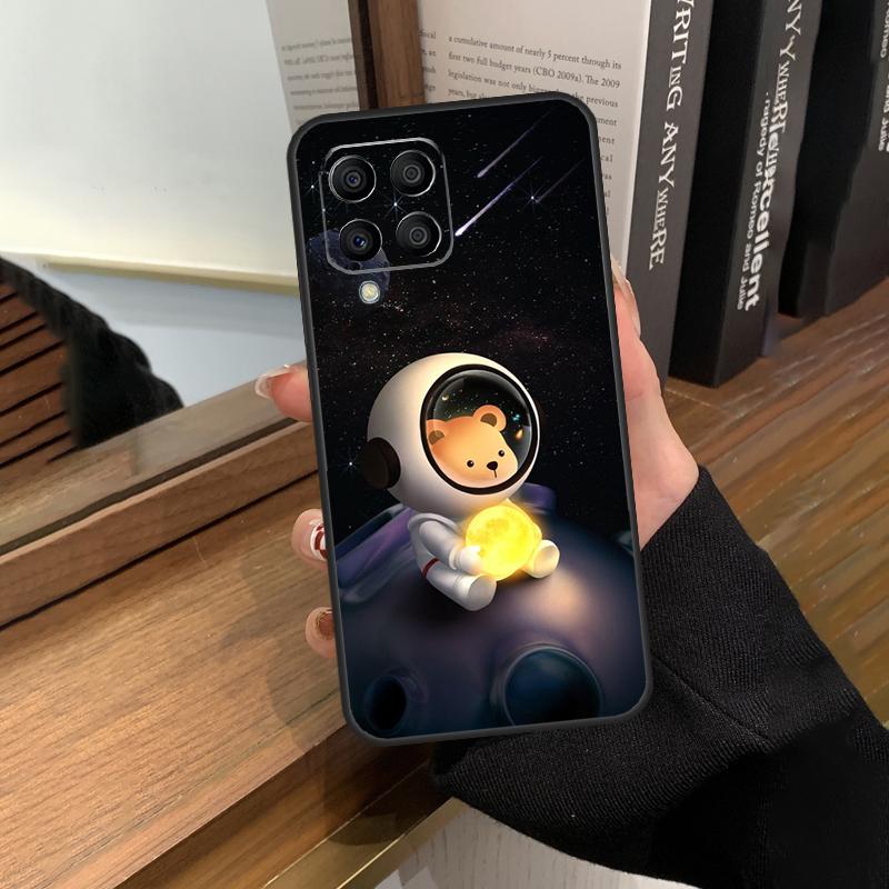Милый чехол-астронавт с галактикой для Samsung Galaxy M56 M16 M36 M33 M53 M13 M12 M32 M52 M20 M15 M55 M31 M14 M35 M34 M54