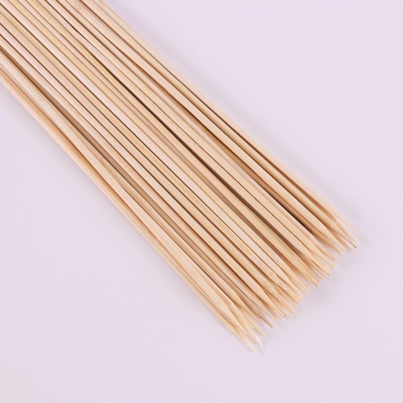 Подарок на детский день с мультяшным букетом: Цветочная композиция с бамбуковыми палочками и куклой.