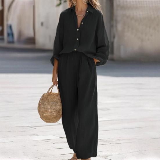 Женский повседневный костюм из двух частей: футболка с длинным рукавом на пуговицах и брюки с широкими штанинами. Осенне-весенний комплект для отдыха.