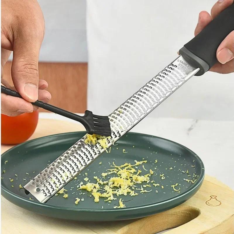304 Stainless Steel Cheese Grater With Brush Plastic Anti Slip Handle Chocolate Lemon Grater Garlic Cheese Grater Kitchen Tools