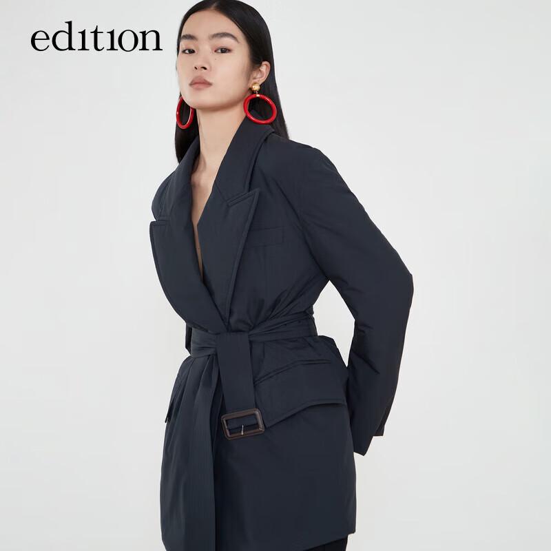 Женская зимняя куртка-пуховик с лацканами и поясом