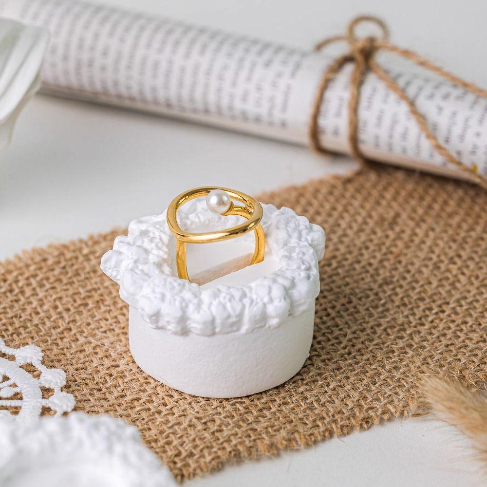 Vintage Cake Shape Ring Stand White Gypsum Ring Display Rack Plaster Ring Holder  Photo Props