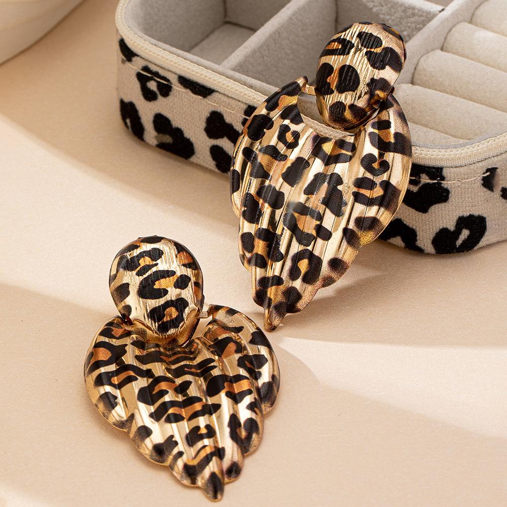 Модные серьги для женщин Дамы