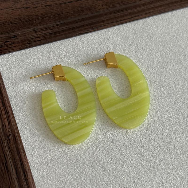 Multi-color acetic acid resin U-shaped earrings Macaron fresh vacation white high-end earrings fashion light luxury earrings