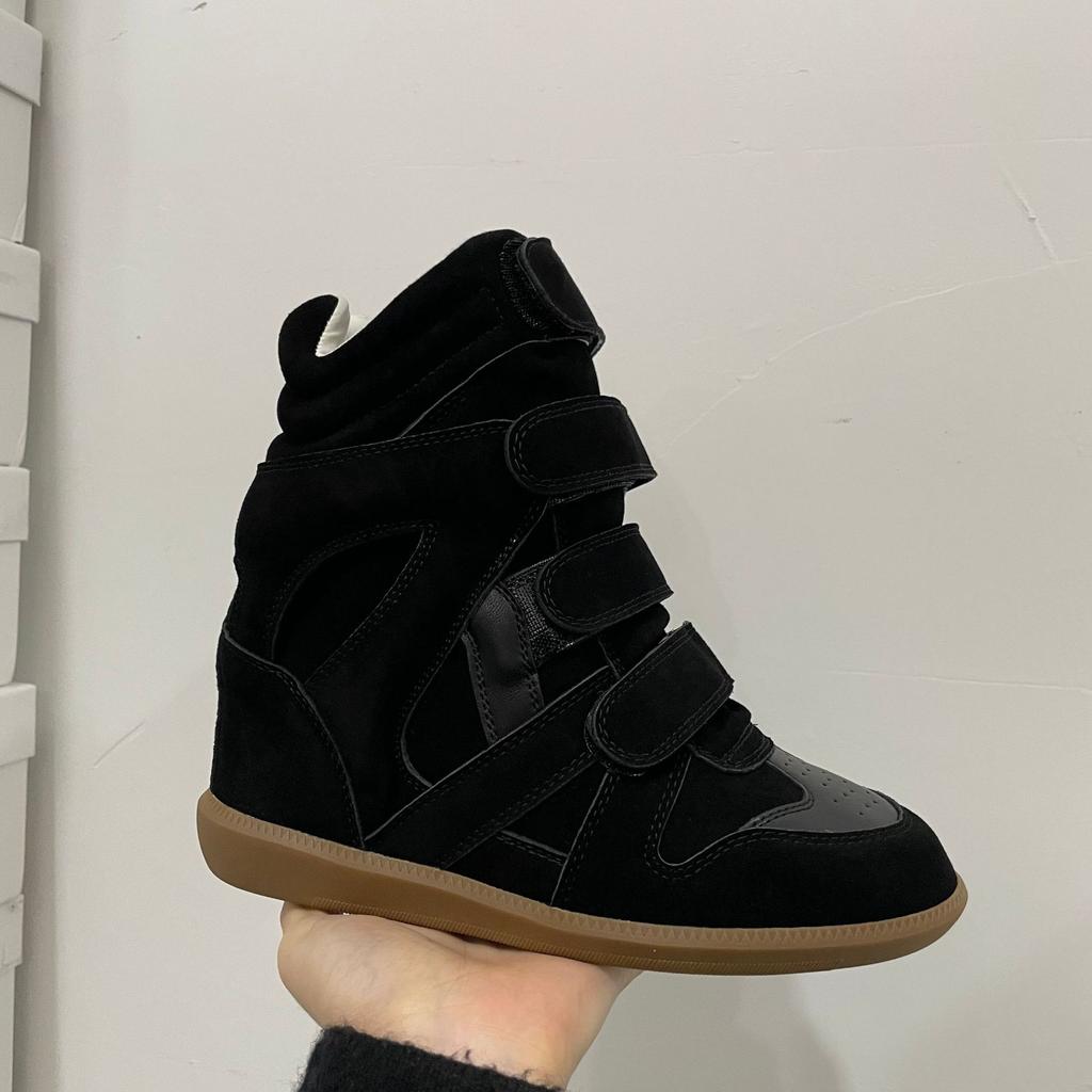 Реальные фото женских высоких кроссовок в том же стиле, что и у знаменитости