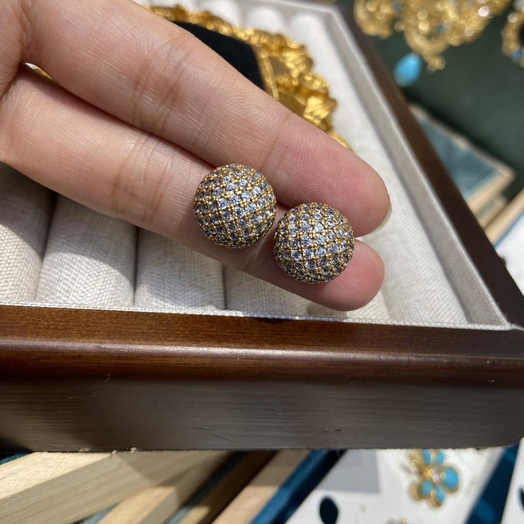 Ювелирные изделия Циндао простые модные инкрустированные цирконием золотые полукруглые серьги-гвоздики латунные гальванизированные серьги-гвоздики s925 женские