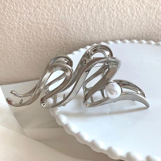 Faux Pearl Hair Claw Clip Elegant Metal Hairpin Unique Sturdy Minimalistic Hairpin for Thin Hair Half Up Hairstyles