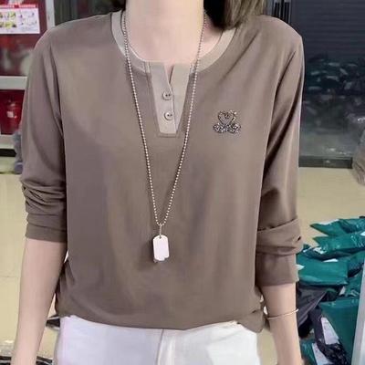 Футболка с V-образным вырезом и длинным рукавом «Черный лебедь»: Стройнящий, Стильный и Молодящий