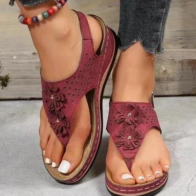 Мода Новые шлепанцы Женские сандалии Пляжная обувь для женщин Летние туфли на каблуках Универсальные средние сабо Босоножки на танкетке для девочек Босоножки средней высоты Outsid