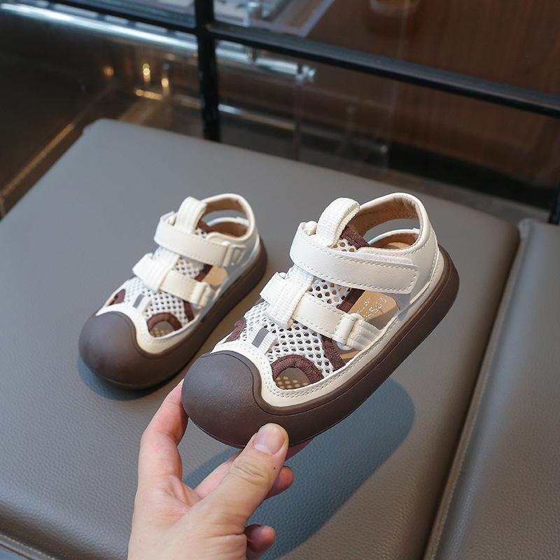 Детские спортивные сандалии 2024 года, новые детские повседневные сандалии с вырезами, летняя мода для мальчиков и девочек, сетчатые пляжные сандалии в стиле пэчворк, черные, бежевые