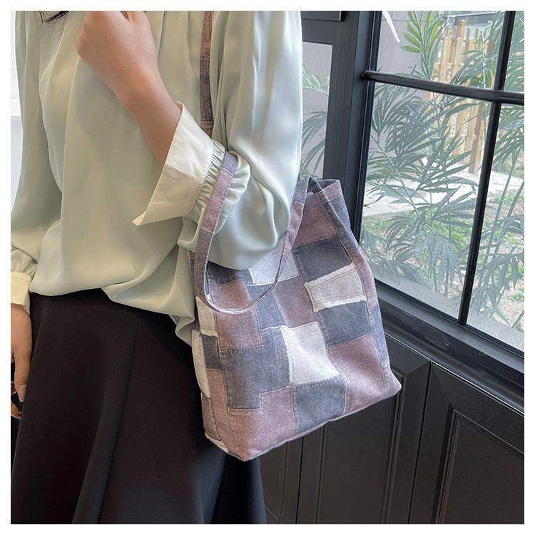 Canvas Tote Bag For Women With Large Capacity And Magnetic Closure For Daily Use