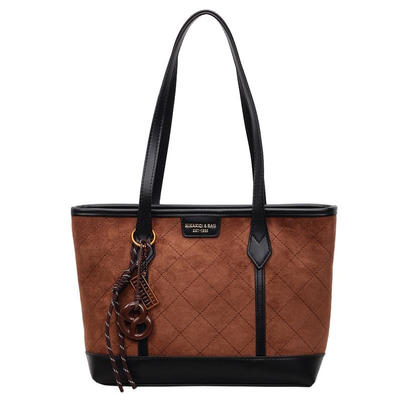 Вместительная матовая сумка под мышкой женская 2025 новая модная ретро сумка через плечо осенне-зимняя通勤 замшевая сумка-тоут