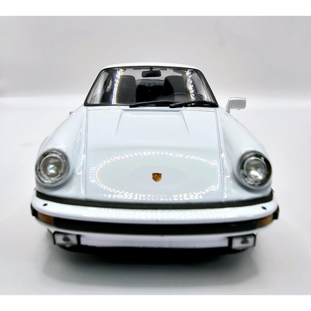 Welly Porsche 911 Turbo 1974 Diecast Model Car - 1:24 Scale Collector's Edition