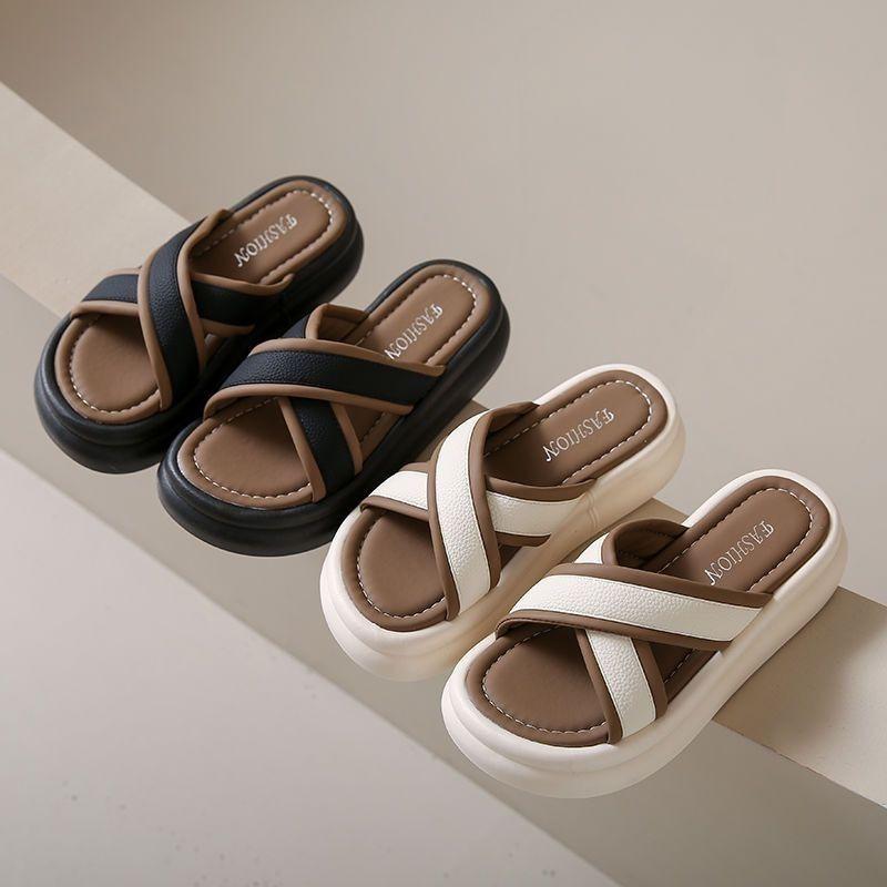 Мягкие кожаные тапочки женские 2025 новый летний интернет-знаменитости толстая подошва дышащие нескользящие мягкая подошва женские шлепанцы