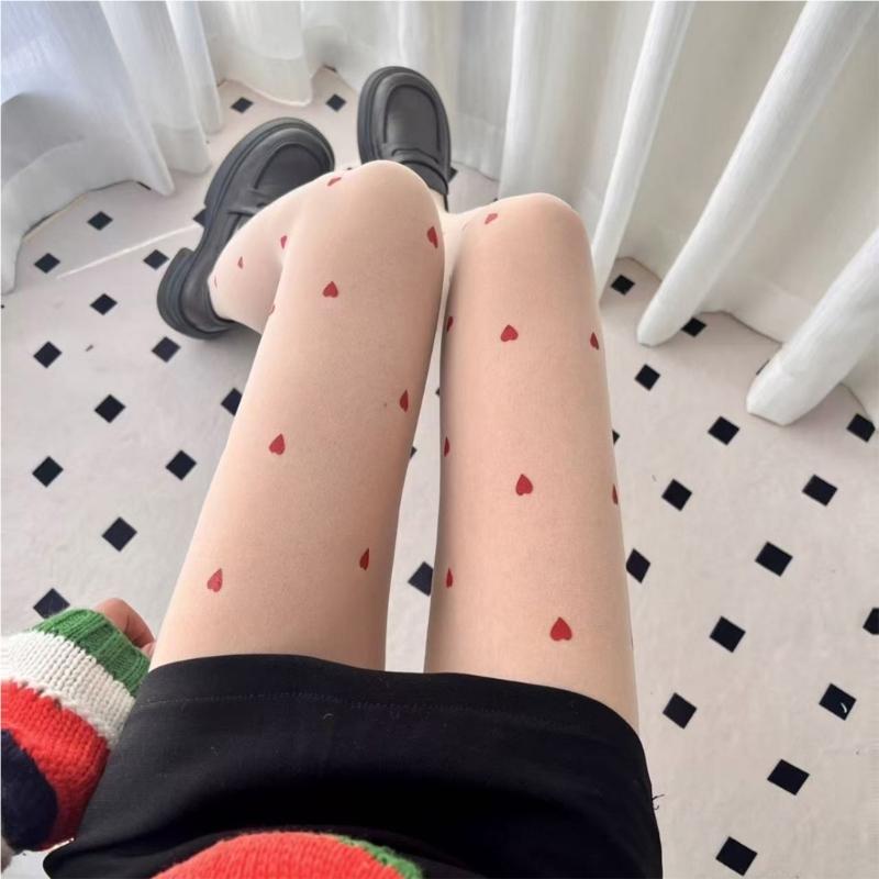 Нейлоновые колготки с принтом в виде сердечек, дополняющие любой японский уличный образ. Деликатные фотоаксессуары. Чулки.