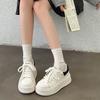Маленькие белые туфли на толстой подошве с увеличением роста, женские осенние новые кожаные удобные туфли-маффины на толстой подошве с мелким вырезом, повседневные спортивные кеды