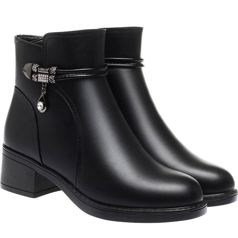 Autumn and Winter New Short Boots Women's Soft Leather Soft Soles Comfortable Boots Velvet Leather Shoes and Elderly Short Cotton Shoes