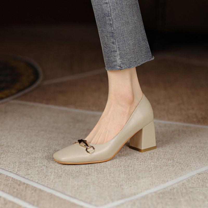 Новая модная женская обувь на плоской подошве, резиновая мягкая подошва, большой размер, квадратный каблук, удобный средний каблук, однотонная, на один педаль, всесезонная