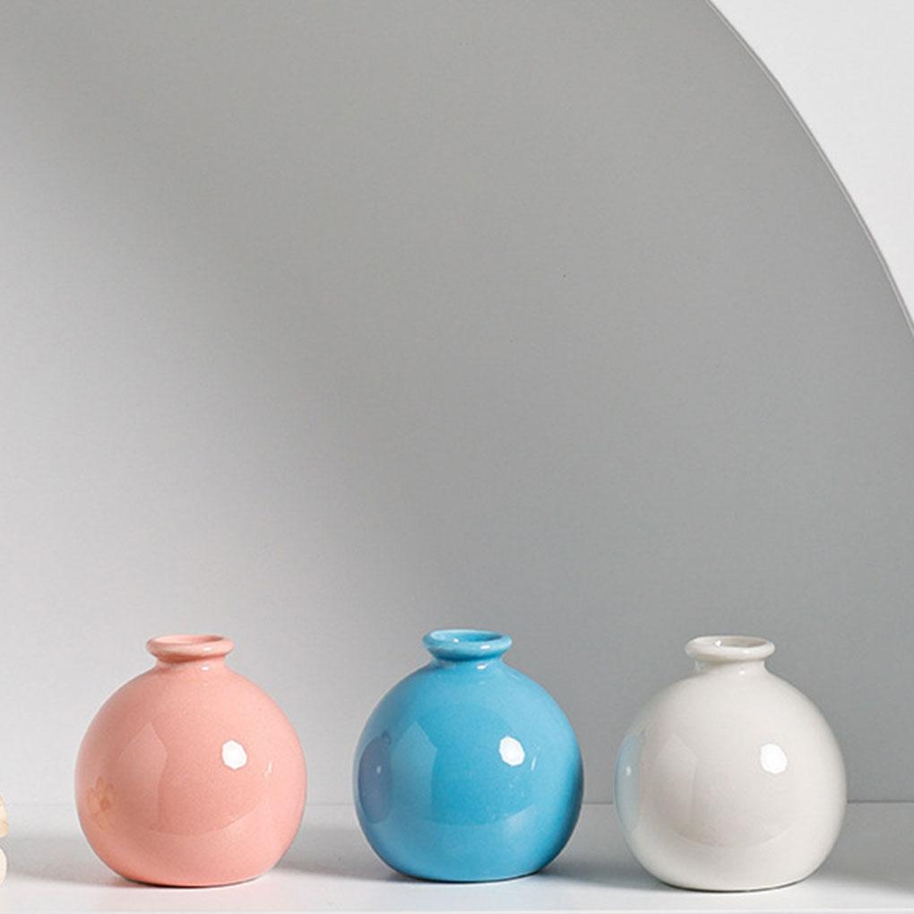 Изысканное ремесло - прочная керамическая ваза для домашнего декора, офиса и подарков. Широкое применение. Яркий цвет, простые плавные линии.