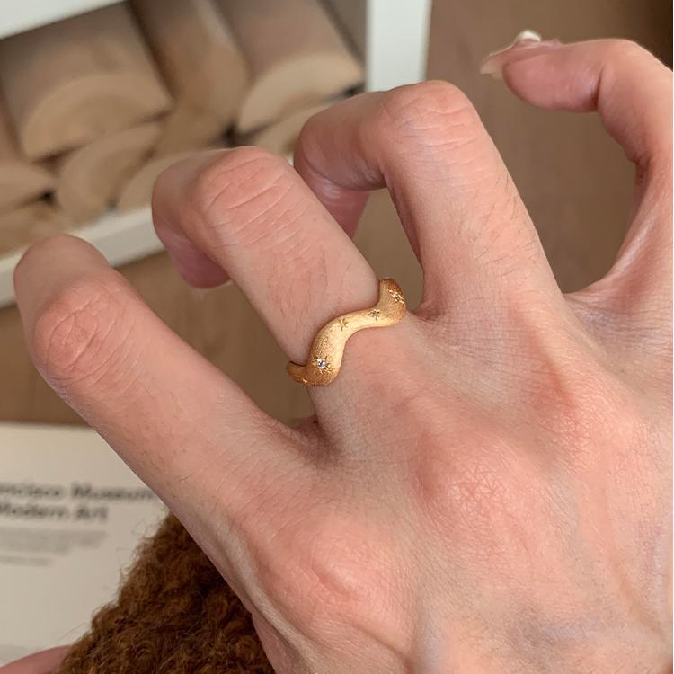 Retro Gold Brushed Wave Ring Women's Light Luxury Eight-star Light Niche Design Ring Titanium Steel Non-fading Accessories