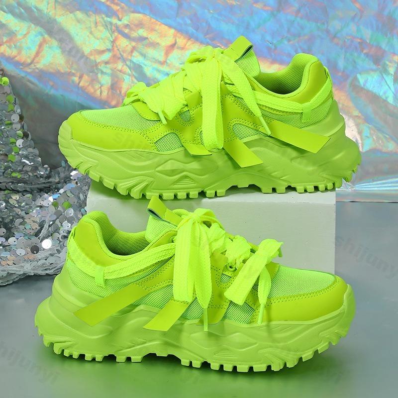 Модные женские повседневные спортивные туфли 2025 Осень Удобные Дышащие Нескользящие Уличные Кроссовки на Толстой Подошве Модная Вулканизированная Обувь