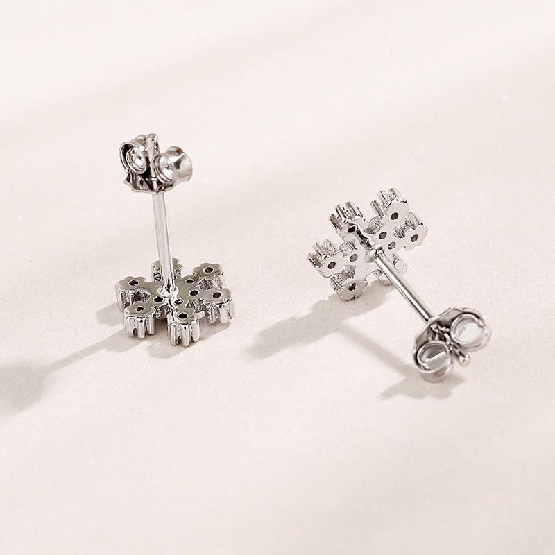 S925 Sterling Silver Christmas Snowflake Stud Earrings with Inlaid Diamonds - Elegant and Stylish for Women