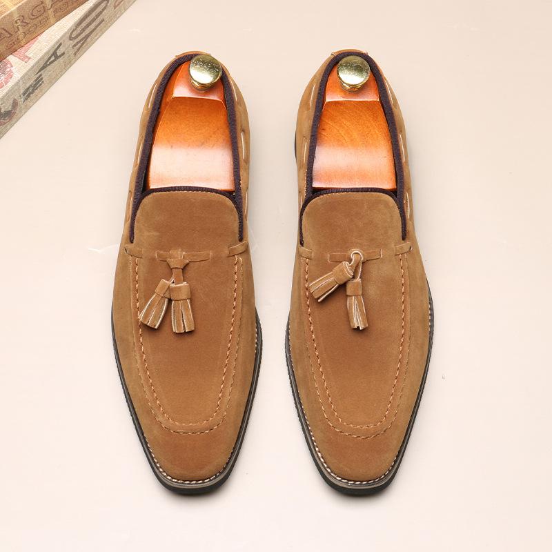 Модные высококачественные лоферы с кисточками, новая мужская обувь с острым носком из замшевой кожи, мужская дизайнерская формальная обувь для свадьбы, выпускного вечера, вечеринки по случаю возвращения домой