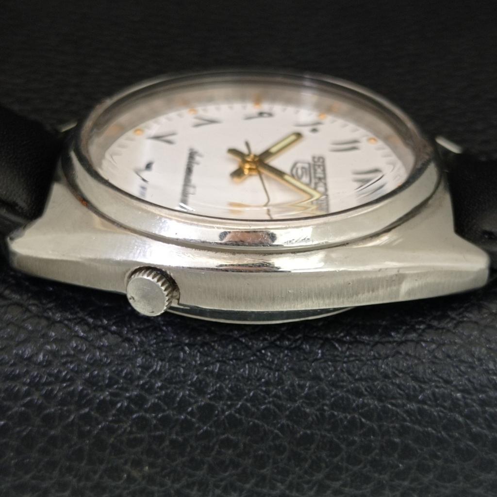 ЯПОНСКИЕ ВИНТАЖНЫЕ АВТОМАТИЧЕСКИЕ МУЖСКИЕ ЧАСЫ SEIKO 5 БЕЛОГО ЦВЕТА a706828-1