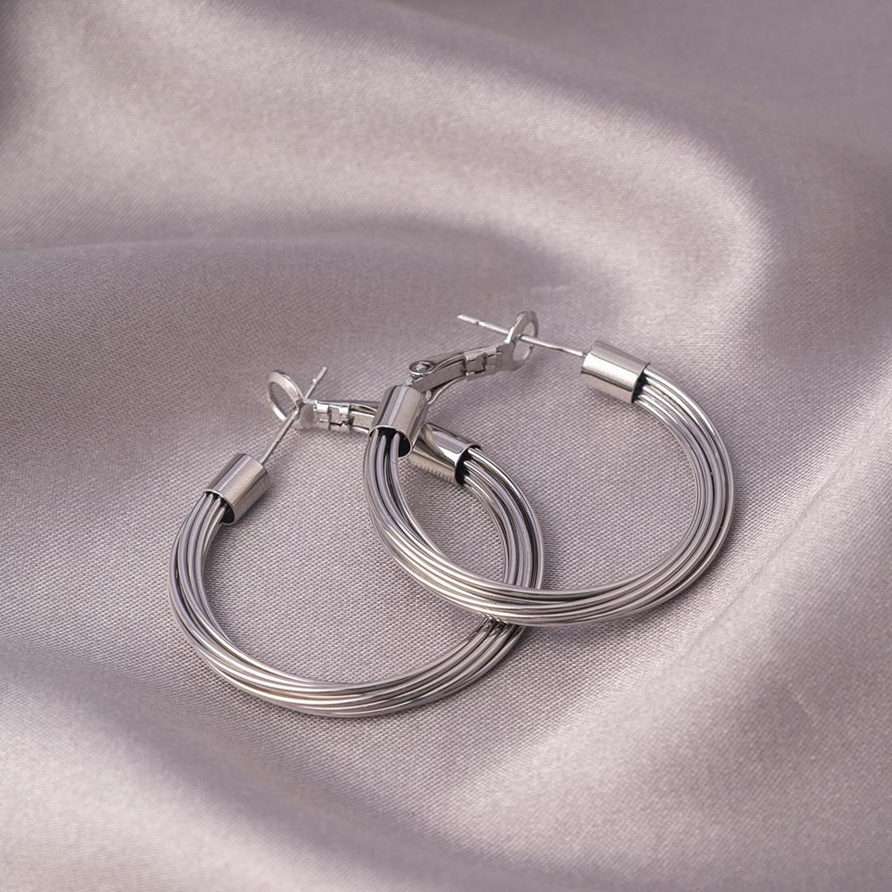 Серьги-иглы из серебра 925 пробы: Легкая роскошь, высококлассные пусеты и универсальный нишевый дизайн в виде колец для работы и стиля