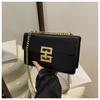 2024 Новая трендовая сумка через плечо Европейская и американская ретро женская сумка Модная цепочка Маленькая квадратная сумка с замком Текстурированная сумка через плечо