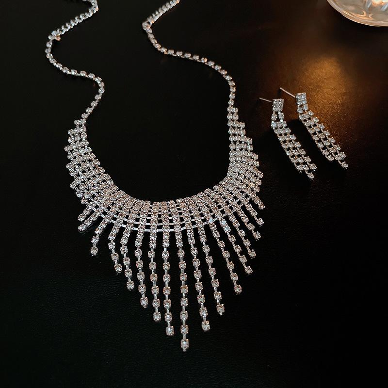 European & American Luxury Zircon Jewelry Set: Retro Clavicle Chain Necklace, Versatile Fashion Accessory