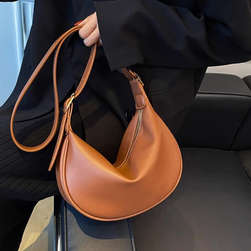 Autumn and Winter High-end Niche Small Bag Women's 2025 New Fashionable Casual Shoulder Crossbody Bag Versatile Dumpling Bag